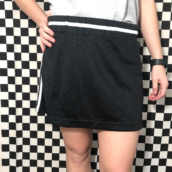 Vintage Adidas Skirt (women’s medium) - Picture 4 of 8